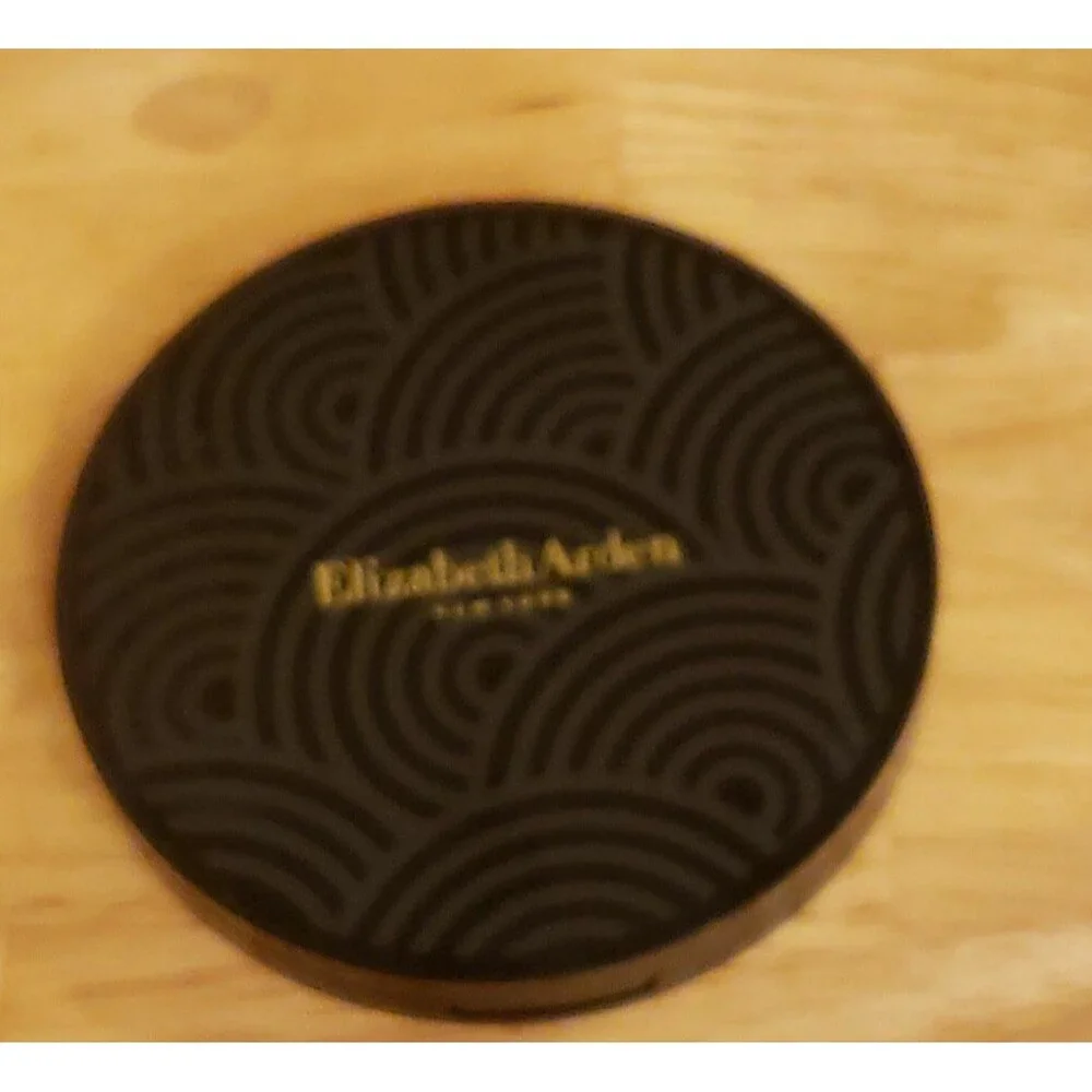 NEW Elizabeth Arden eyeshadow Palette 16 different colors